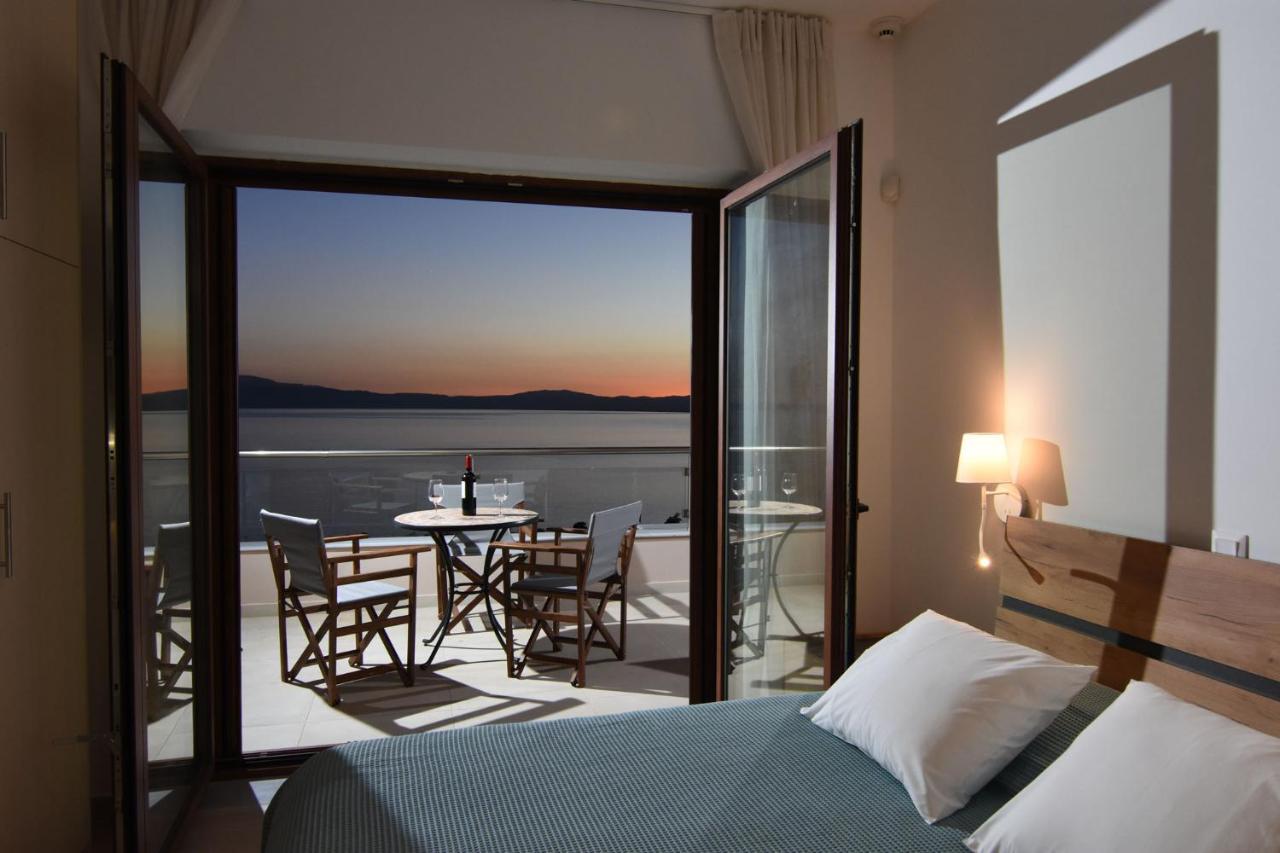 Villa Dafni - Infinite Sea Vistas With Private Pool Каламата Экстерьер фото