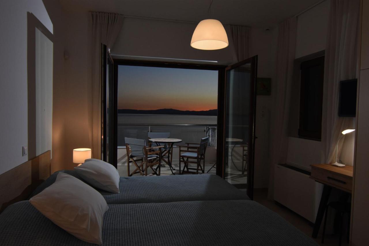 Villa Dafni - Infinite Sea Vistas With Private Pool Каламата Экстерьер фото