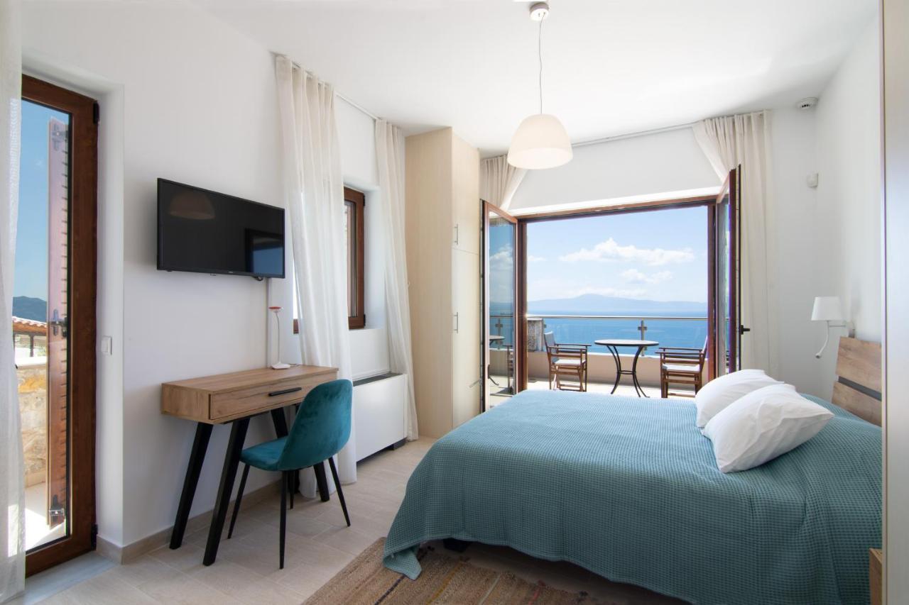 Villa Dafni - Infinite Sea Vistas With Private Pool Каламата Экстерьер фото