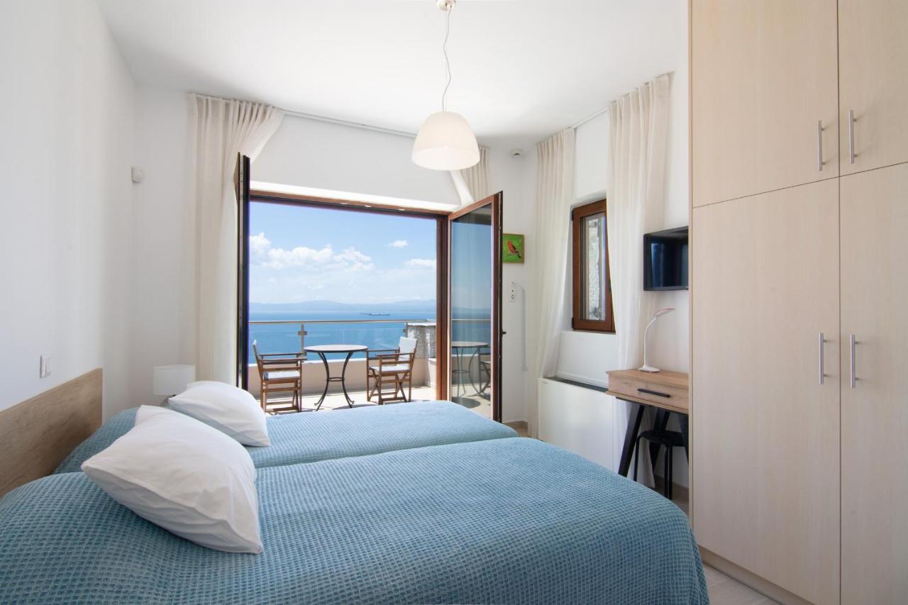 Villa Dafni - Infinite Sea Vistas With Private Pool Каламата Экстерьер фото