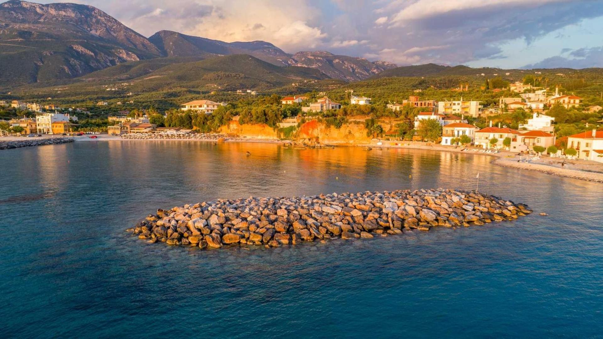 Villa Dafni - Infinite Sea Vistas With Private Pool Каламата Экстерьер фото
